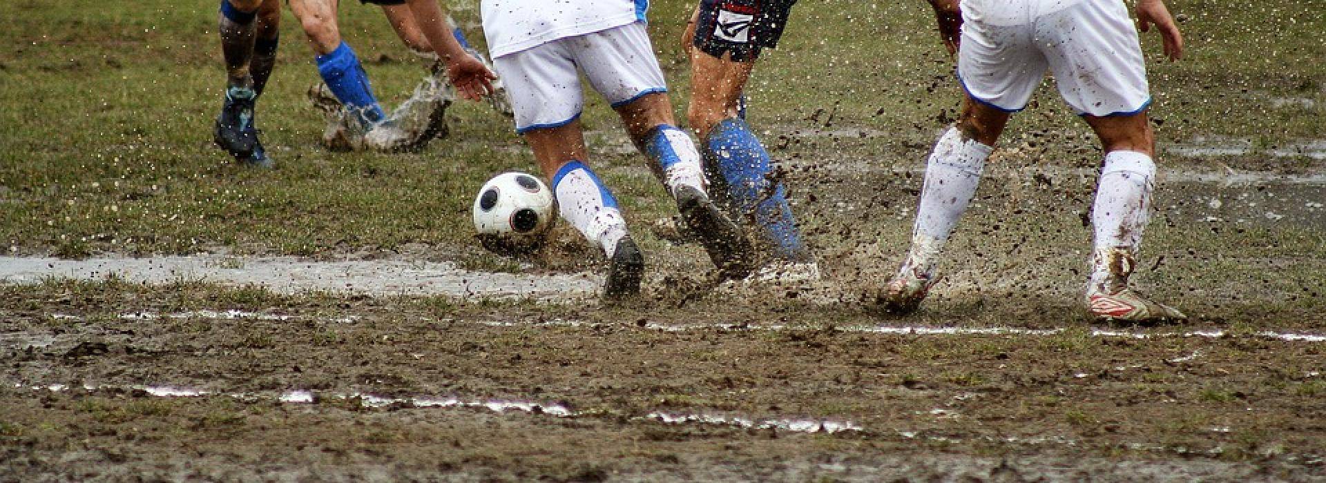 Come posso pulire le mie scarpe da calcio?